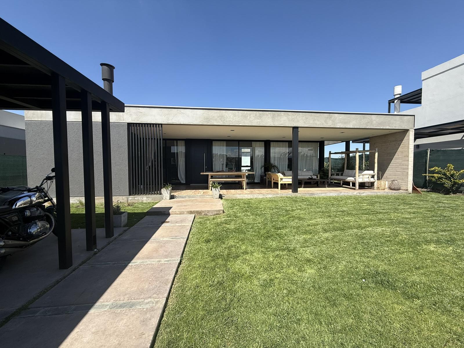 6358163_21229716125540845797786658016734587915006117336829650180695105003526160934037