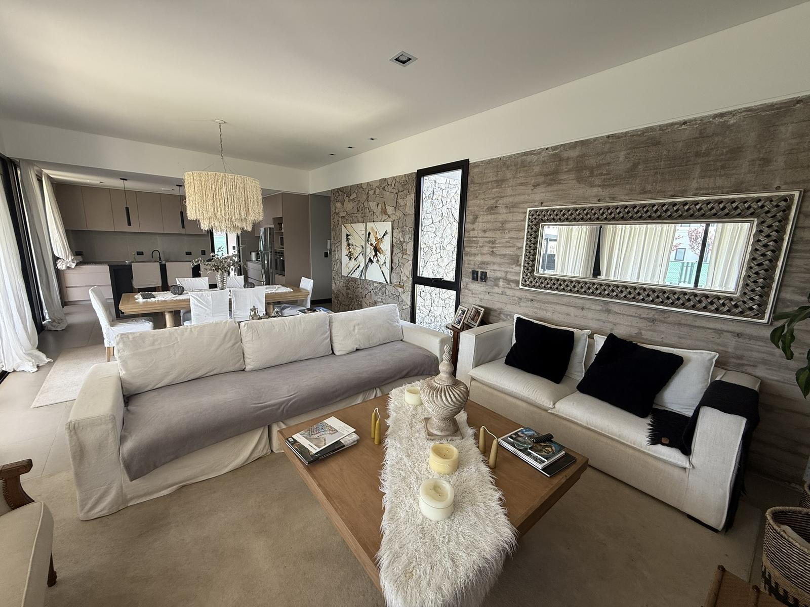 6358163_8342950349555337925682048117875521947277650385410259369353862181167673957956