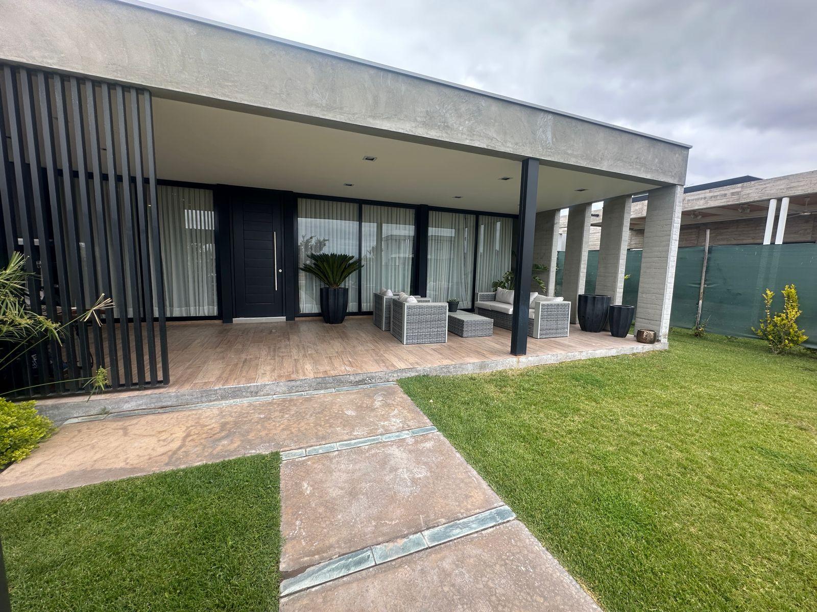 7539723_79026684055399747784249167999481669743257634237336077975281093955837188539361