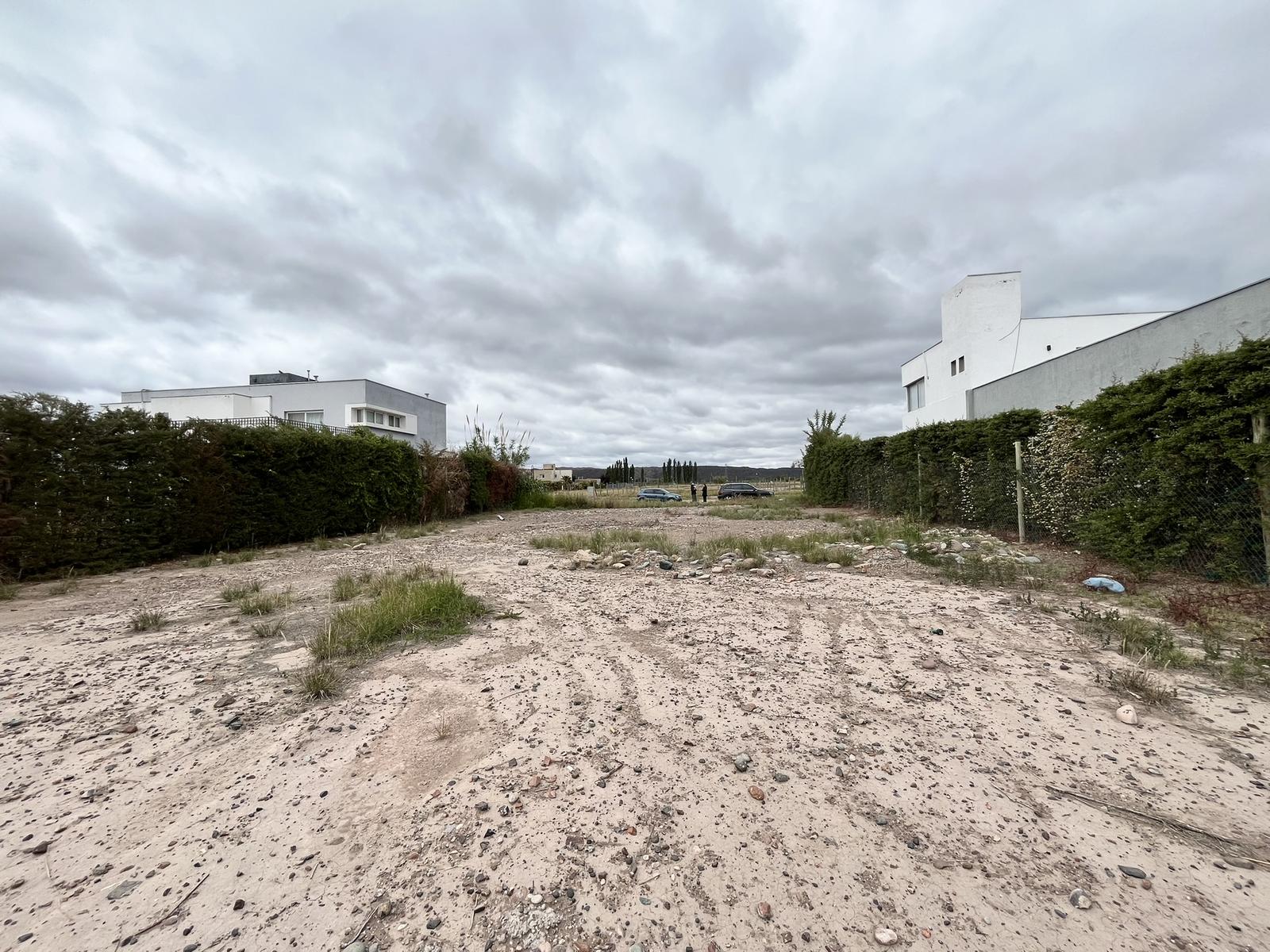 7558646_27499556015785926867521165077602392831954474439656920094383988968380842504143