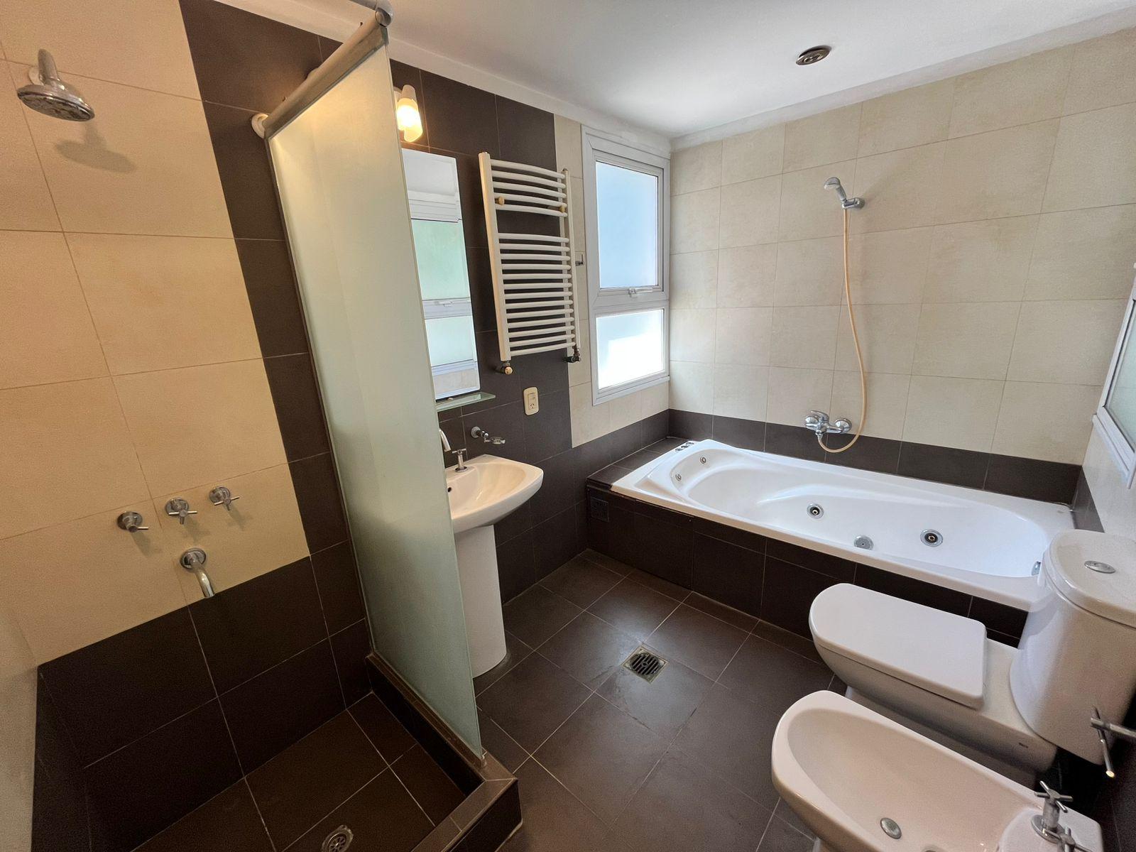 7606868_33975782939954883240348485862481076106927535607683634909400533952061930859408