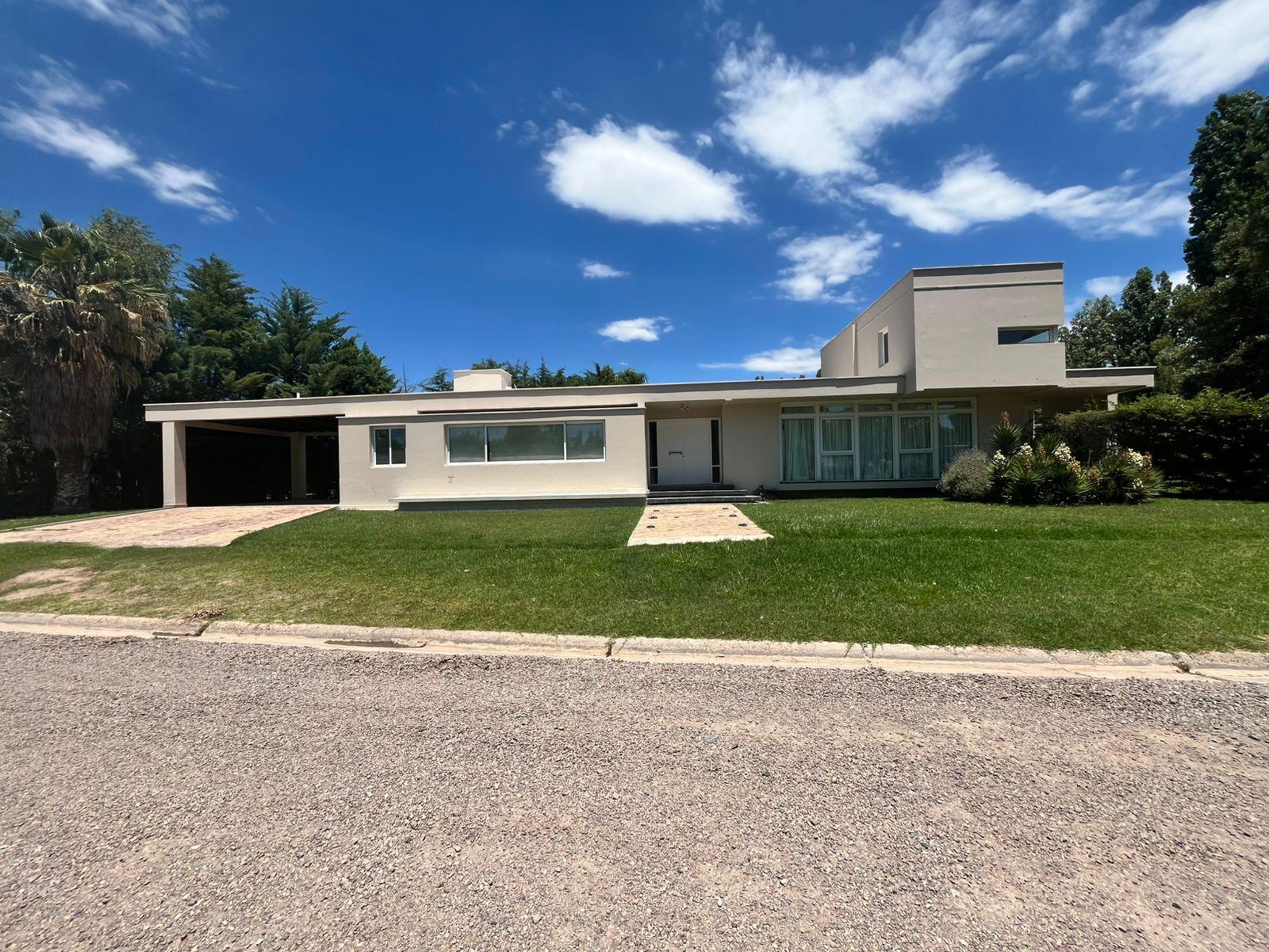 7606868_52584107044705246318430619235776548244956640864280973710869182405599648857377