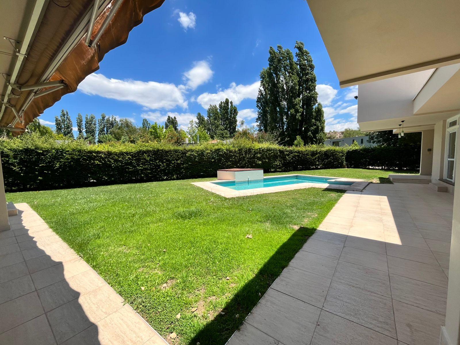 7606868_85100124539553105351906457748154642045673004566116669087207434218581591664475