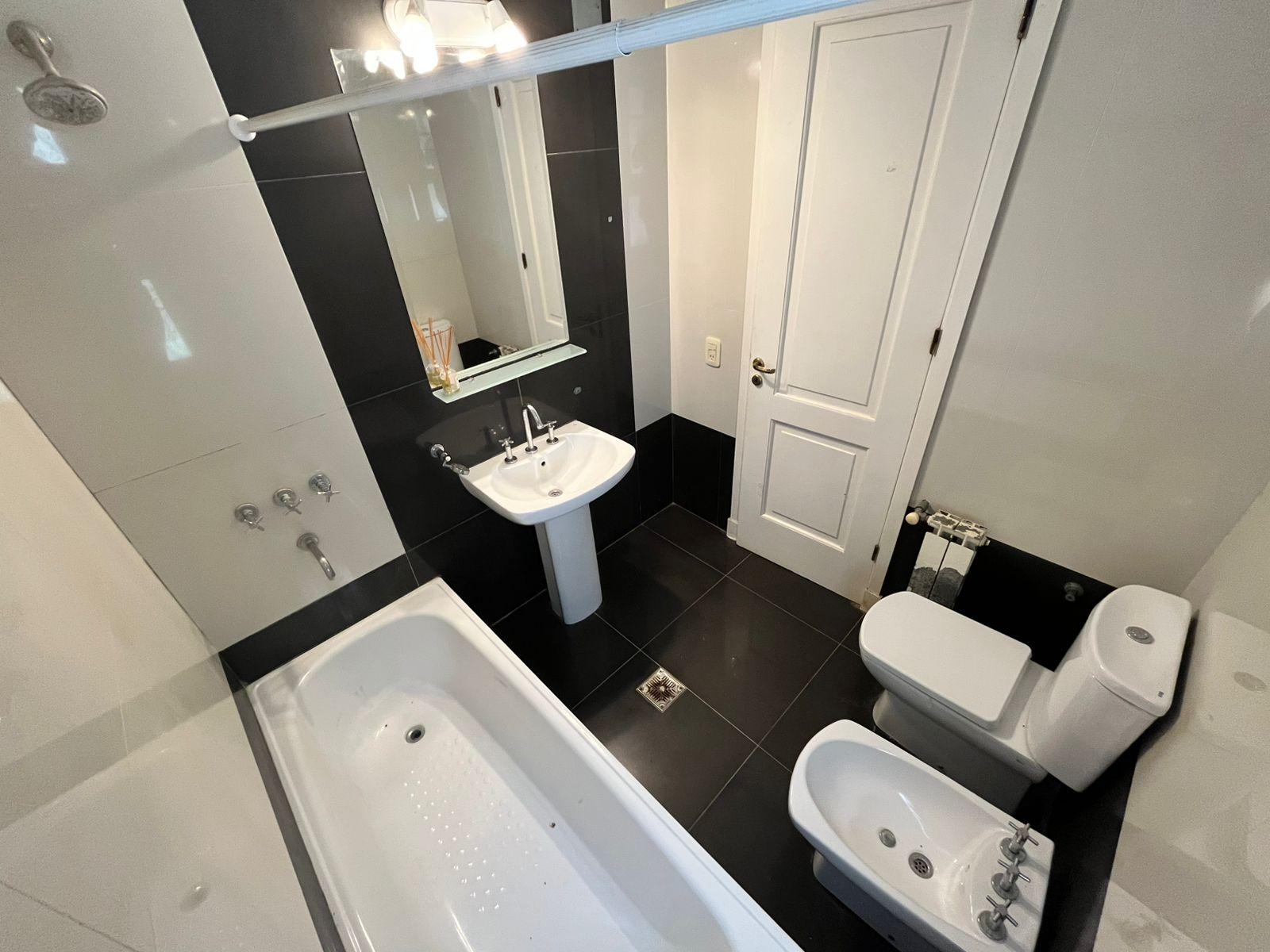 7606868_98879572689319353408808675508142261502364977631038734069411688704367840875196