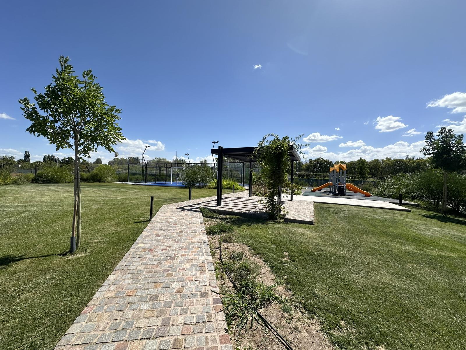 7626978_114222128790613217422893310400326201143970519645044545833757468116668911794996