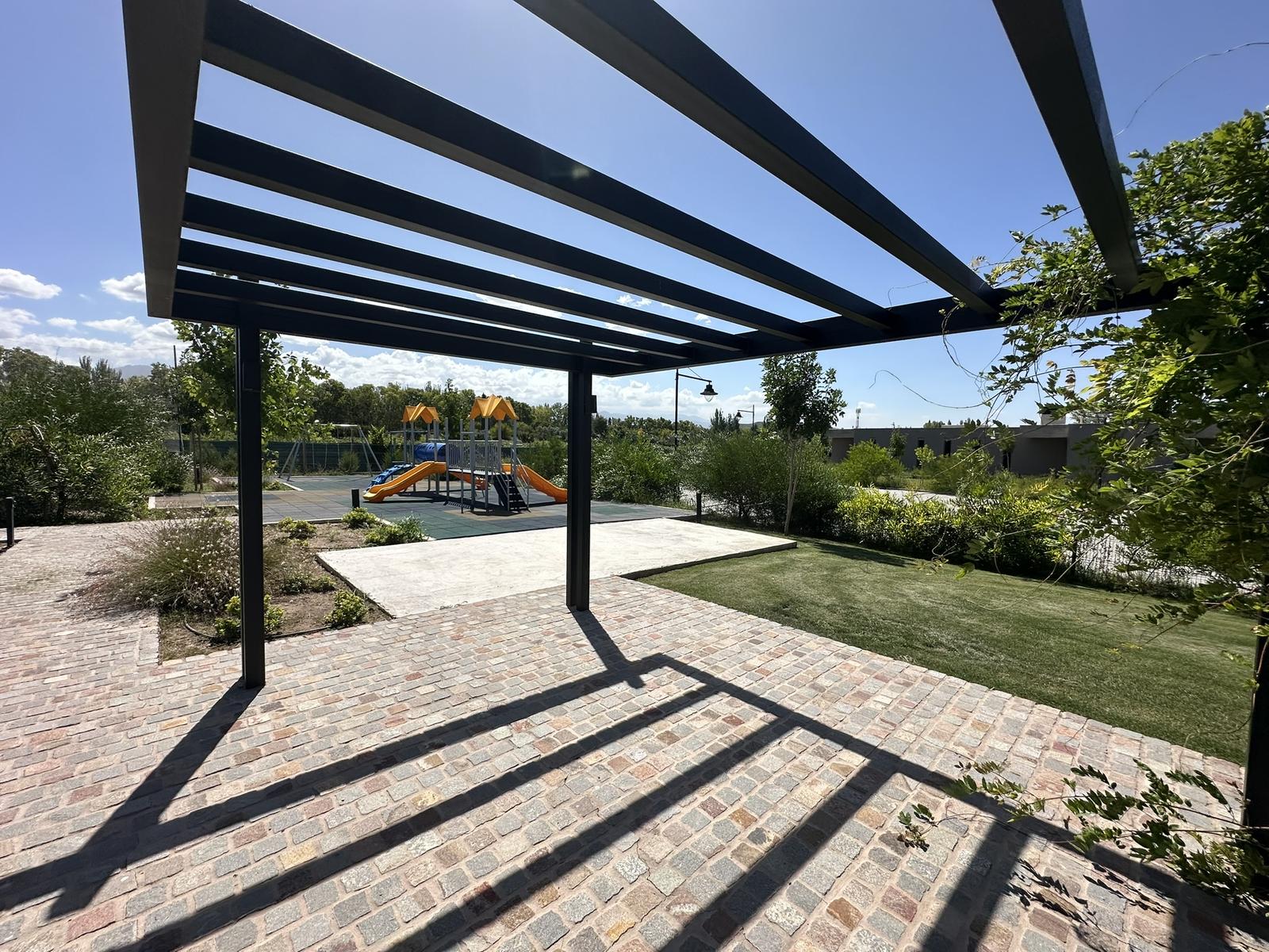 7626978_48426640776102946346340928090524028273213082189786036979542047262943903885593