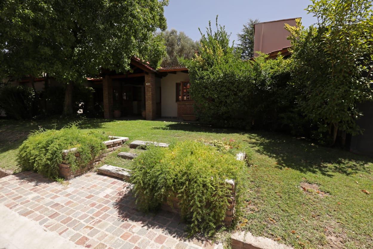 7676199_12173961115328917717770473001684811105387370404155909112991630175824509050255