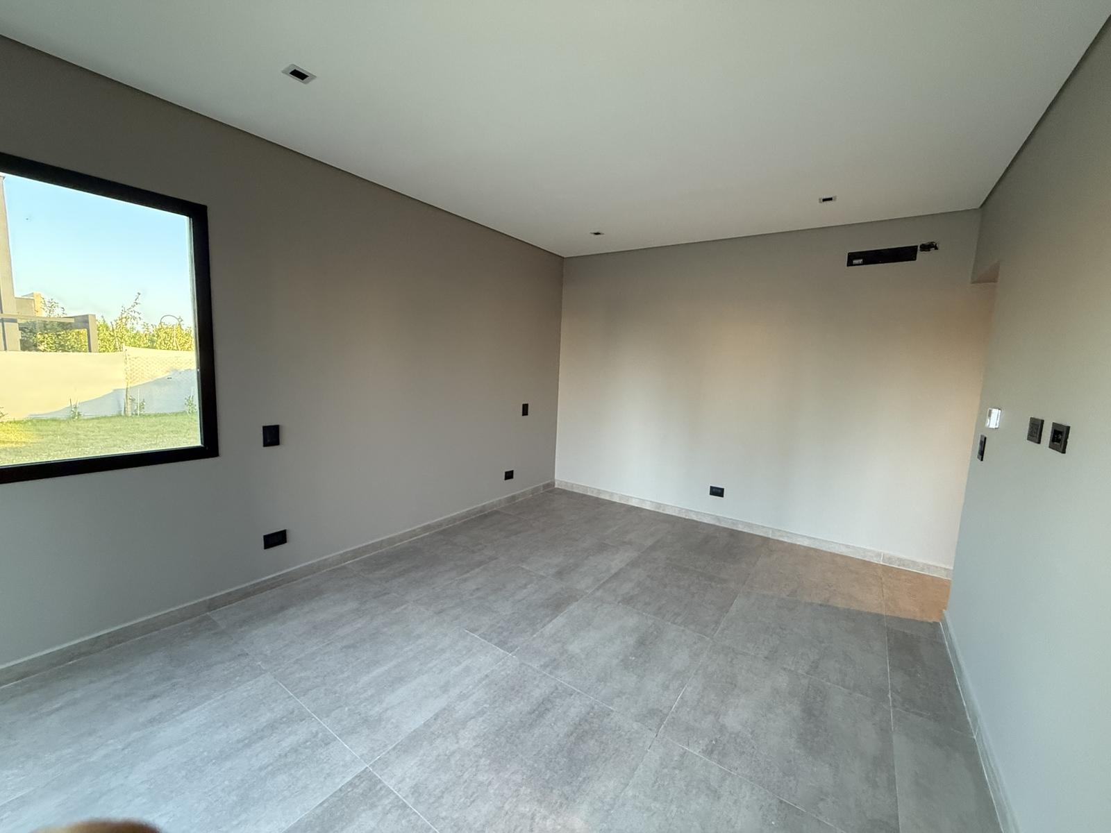 7677160_106114211690277199719576603147615305781976658874705487980036428617026775175684