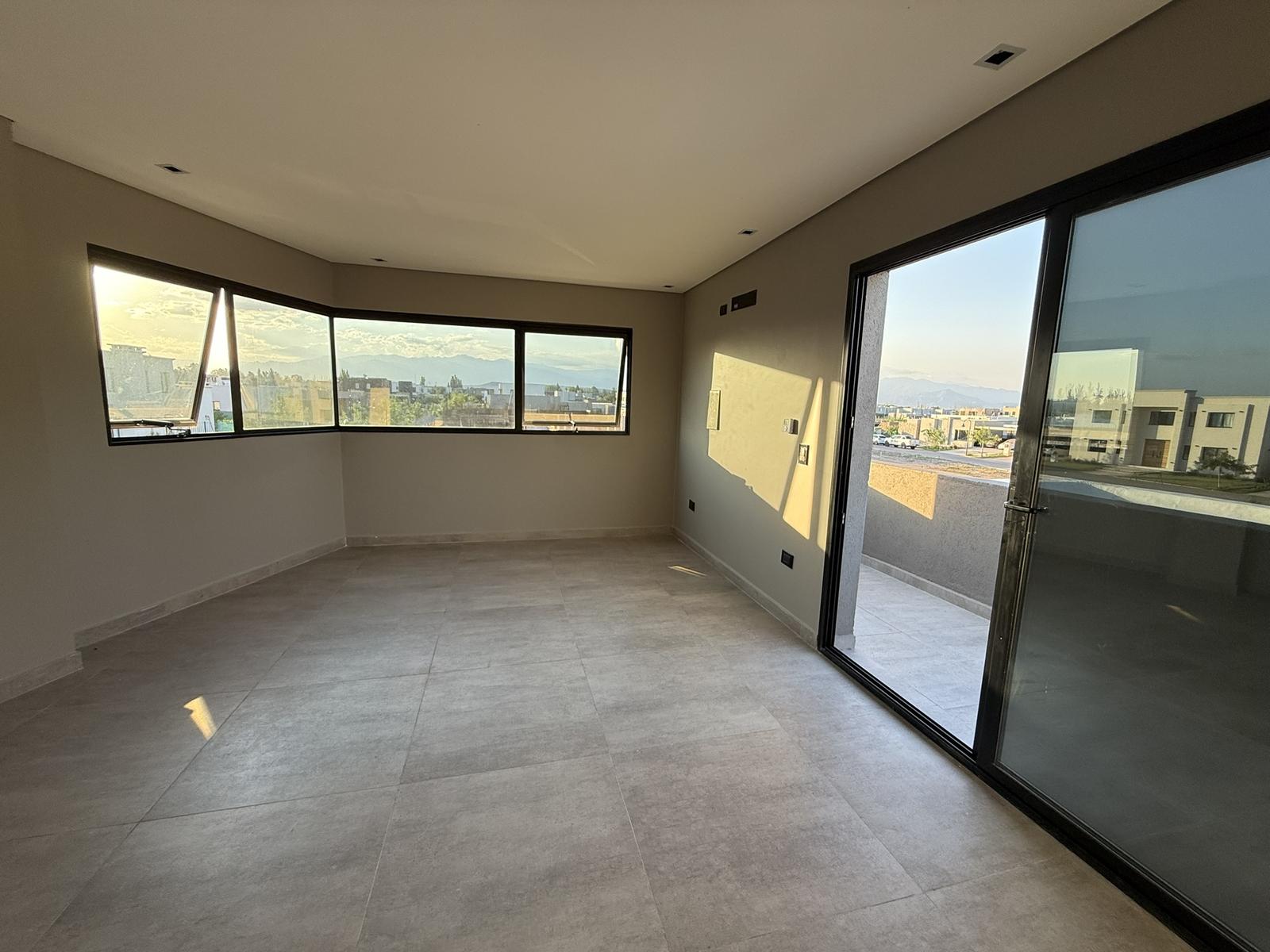 7677160_108159005556615976012713383168301286350362275815737332762876901453589011748441