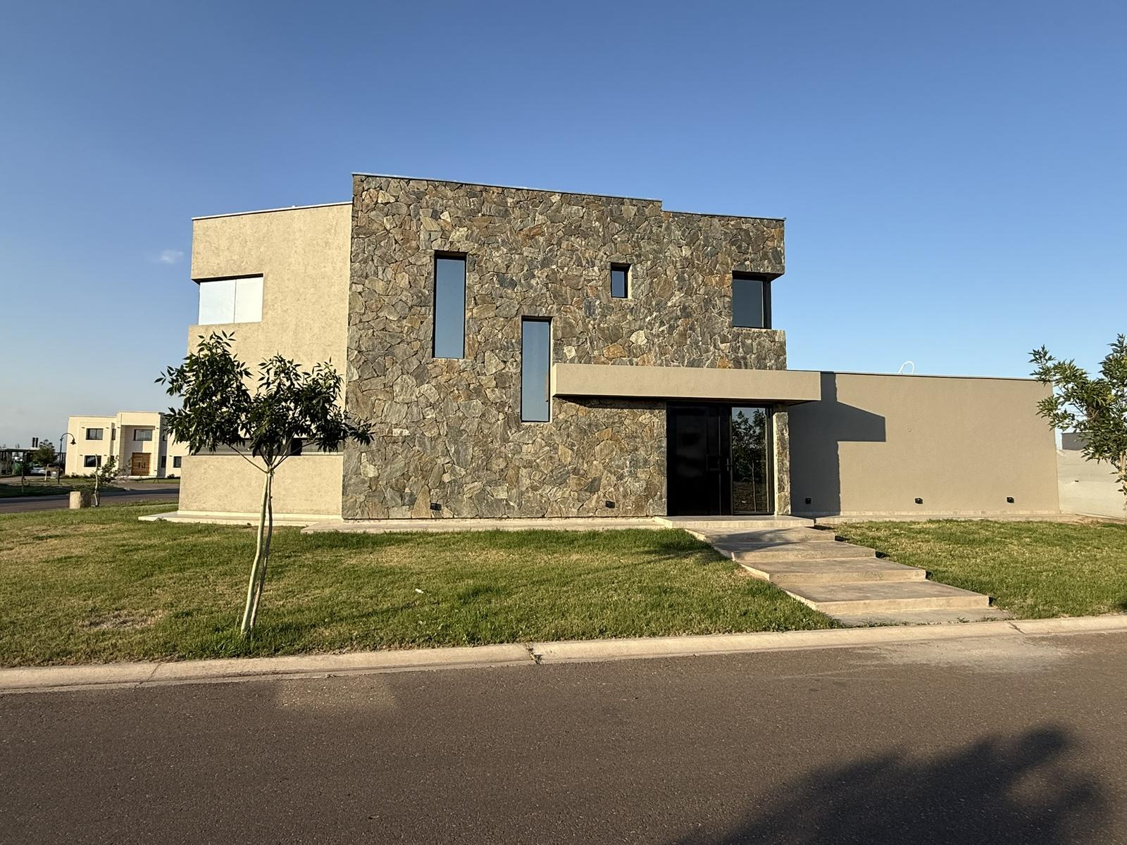 7677160_20310864672514683801044471488101498940320303409285660438211510787271765387510