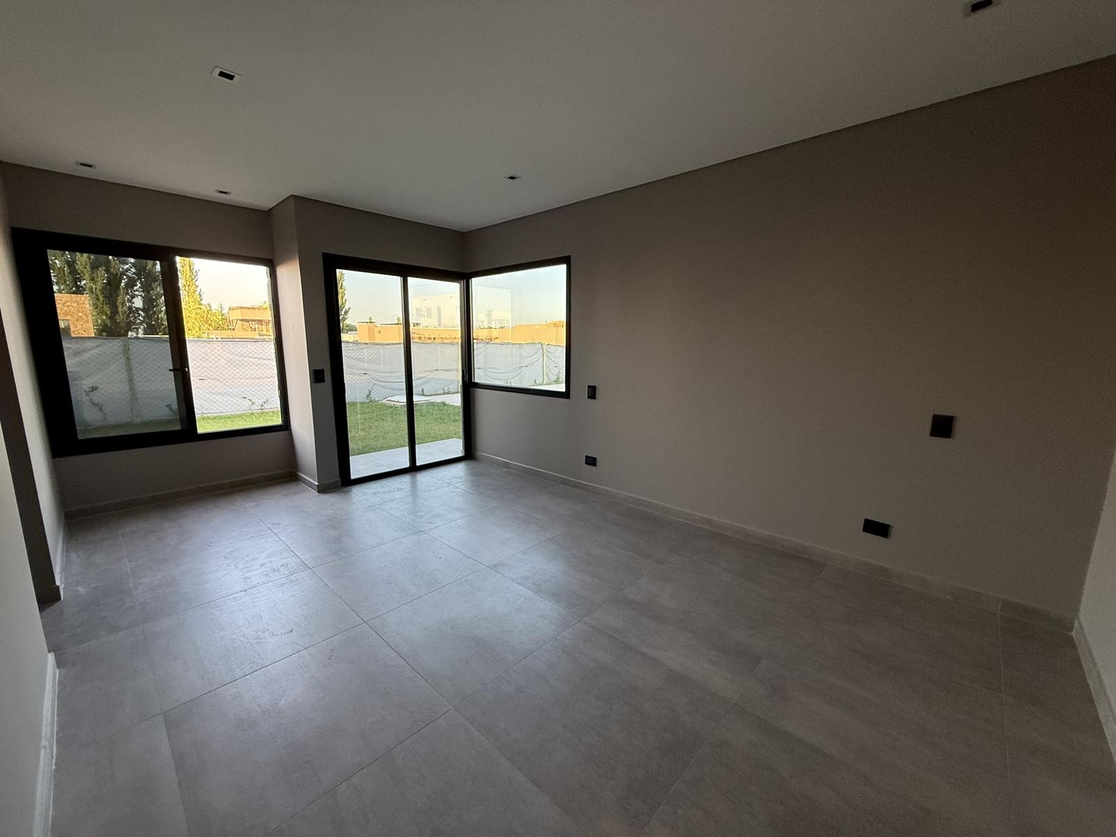 7677160_22886677509354986918591169109851764567172389288038555627065771041804197027396