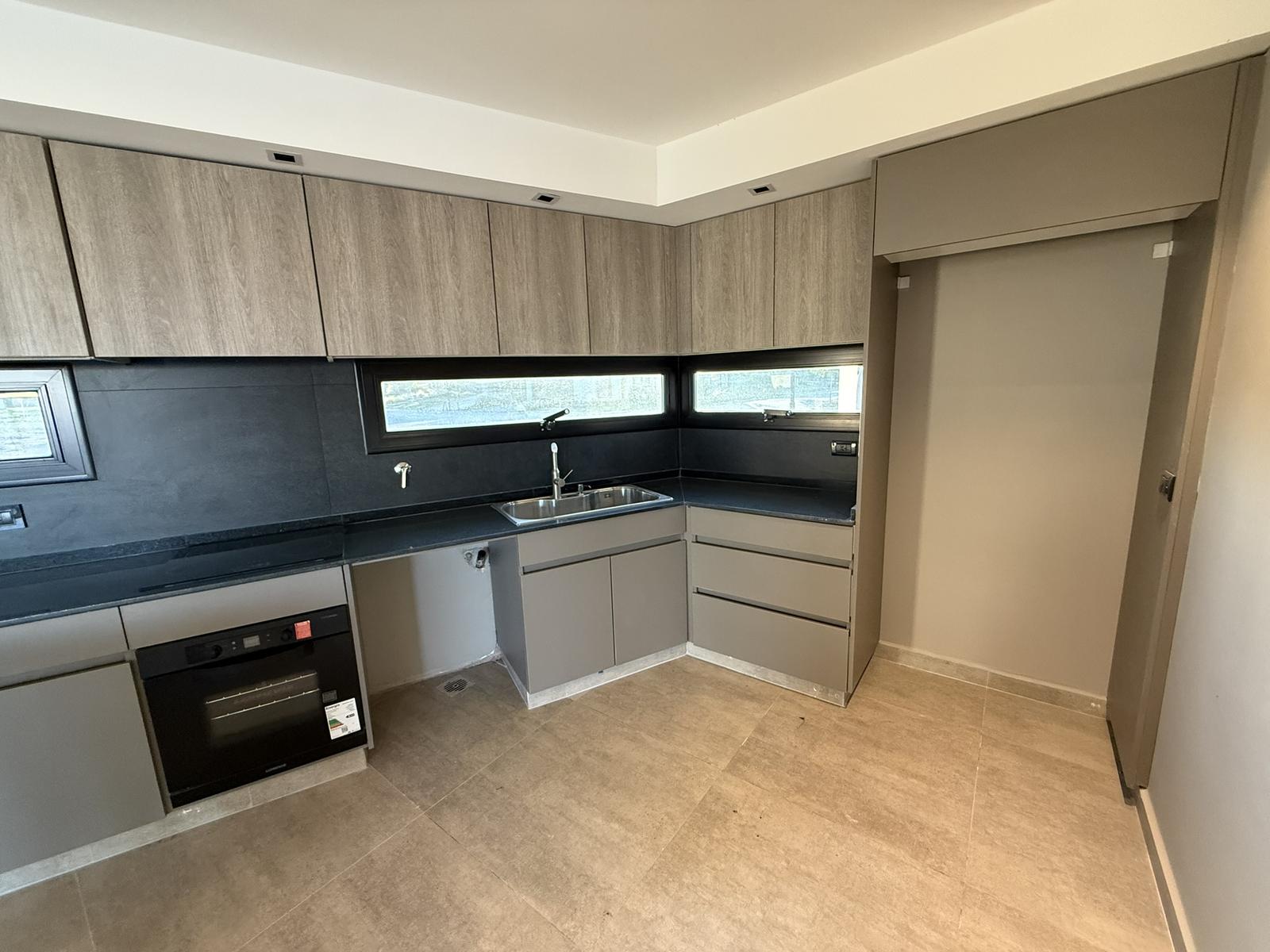 7677160_3488018653448470398973359334050573161959054147650660265034382856651849827240