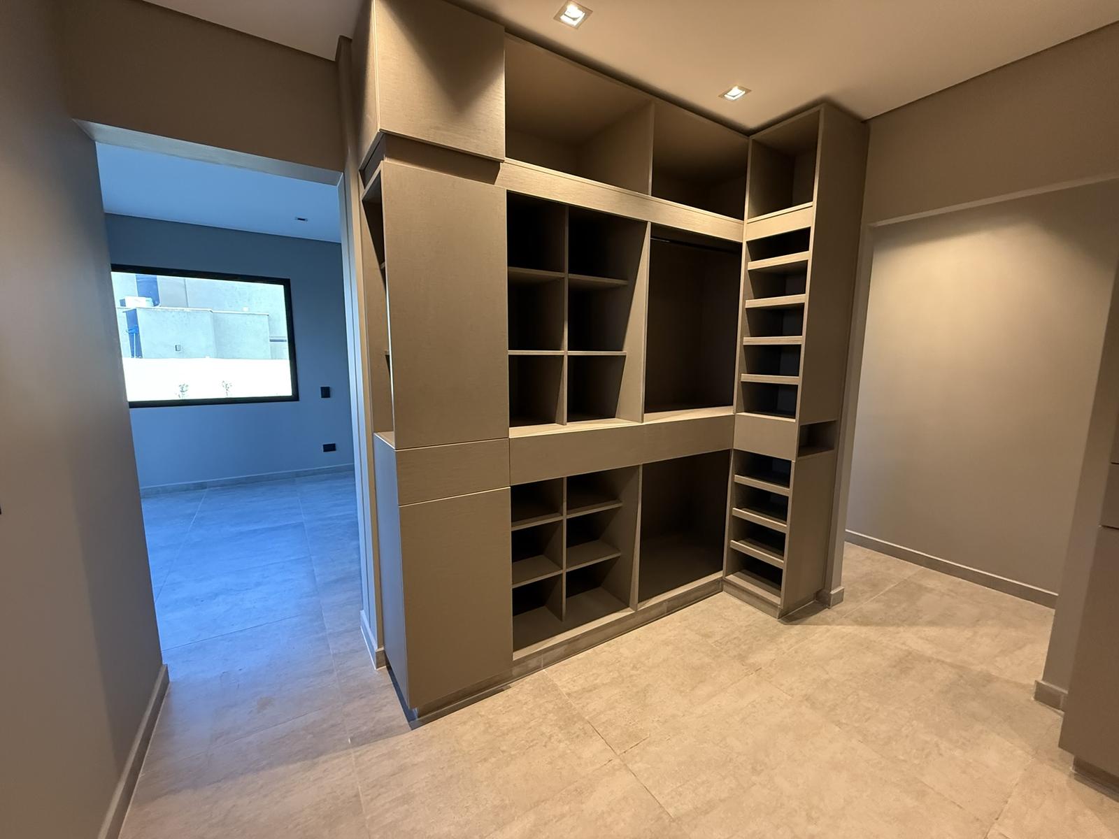 7677160_3548549493108413349178985017245424419080862562988433530414336990992880019536