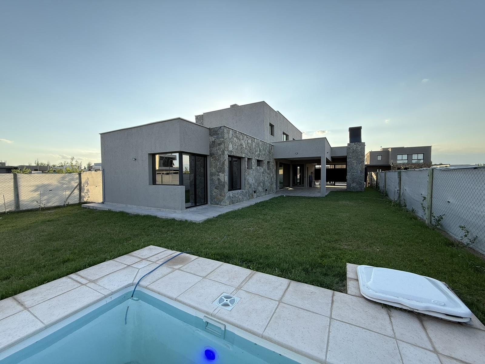 7677160_37888856405765719251244154212131770436053525338614691431577567171454447257707