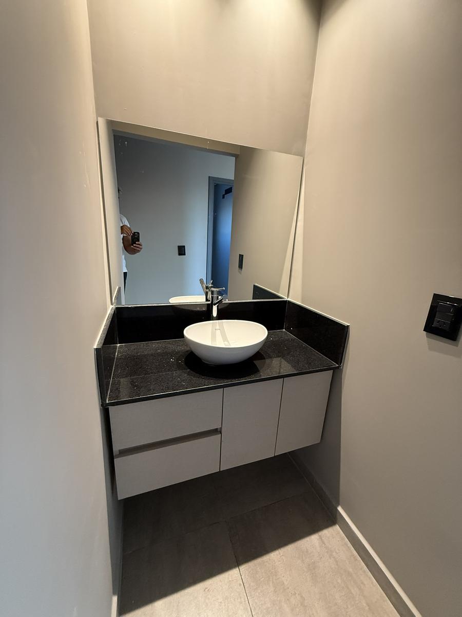 7677160_8768726087351896191306399975584321760644600965689436143046968830095240670001