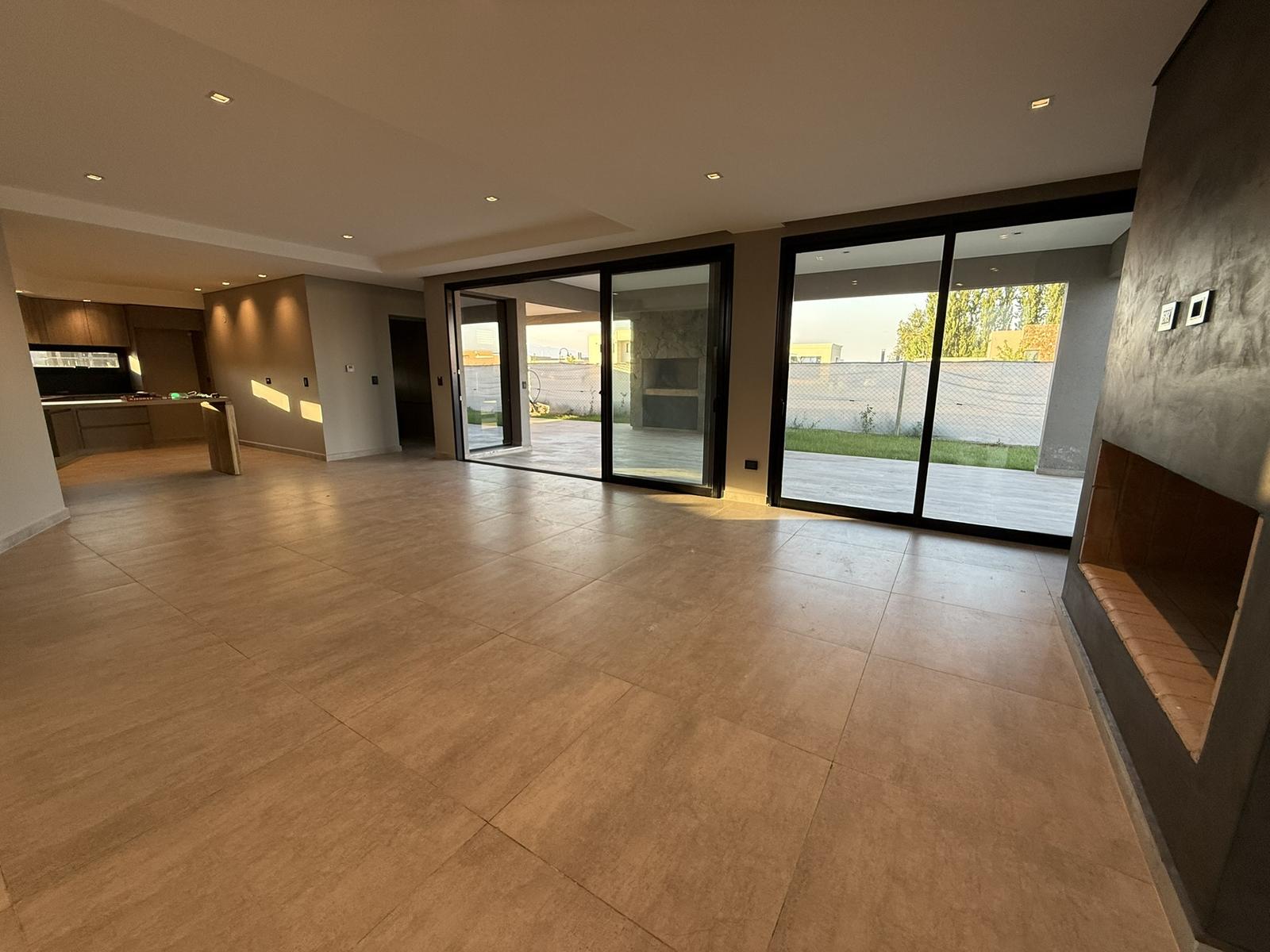 7677160_92055542774628883718328414556314675914156235517191606234953984903594889470330