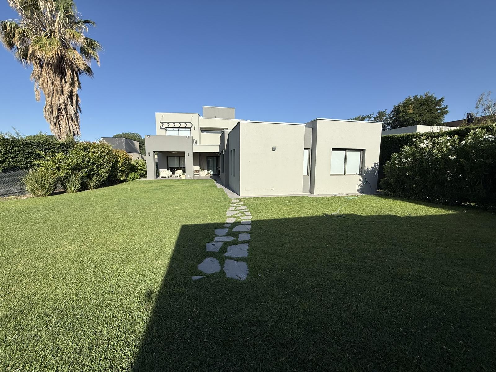 7871641_93371927640616173508100746618326435874463919893014755180153279729154842389144