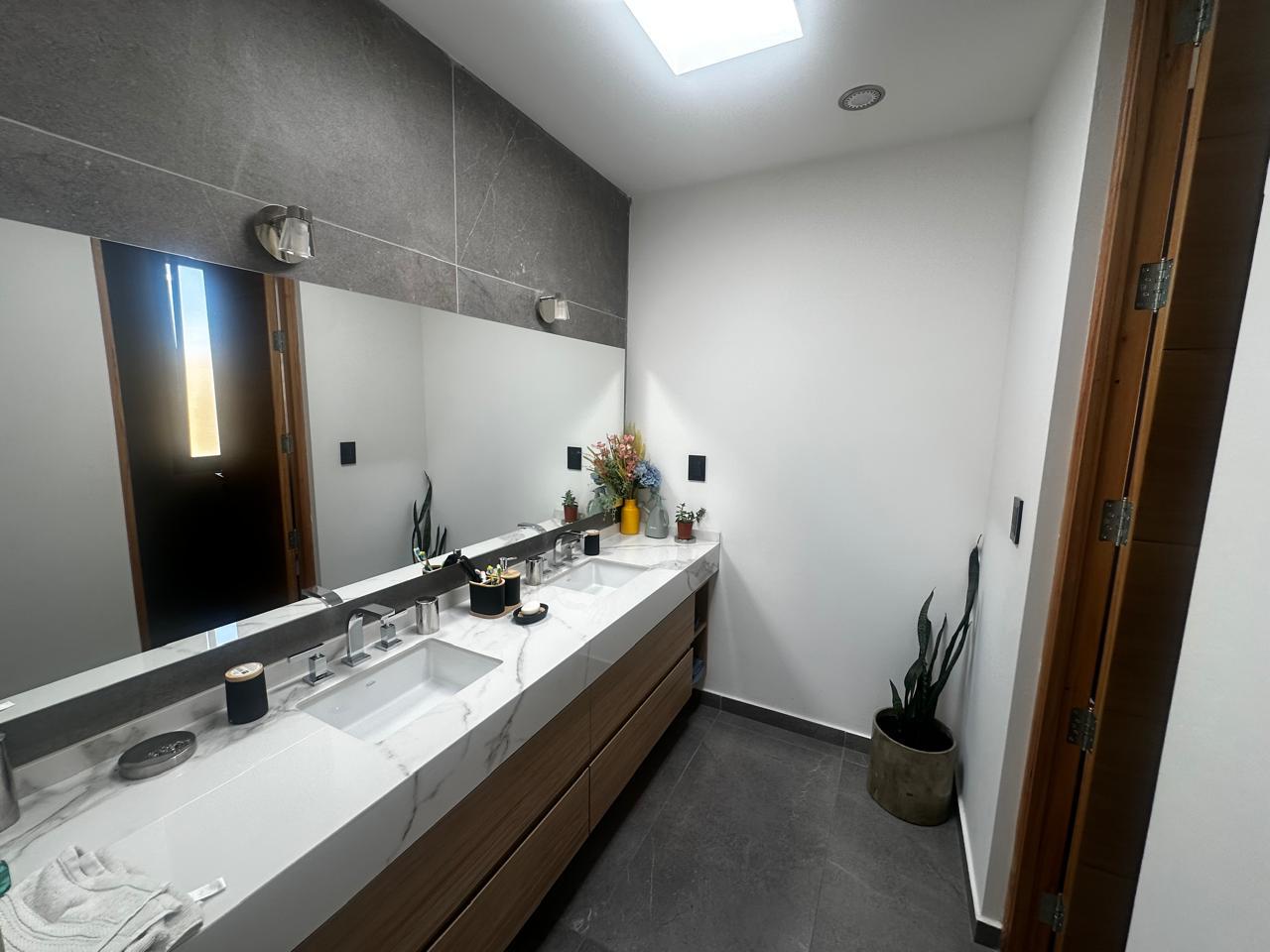 7873551_38461441360373319612259096297463458619605011472409335640657360252644791189414