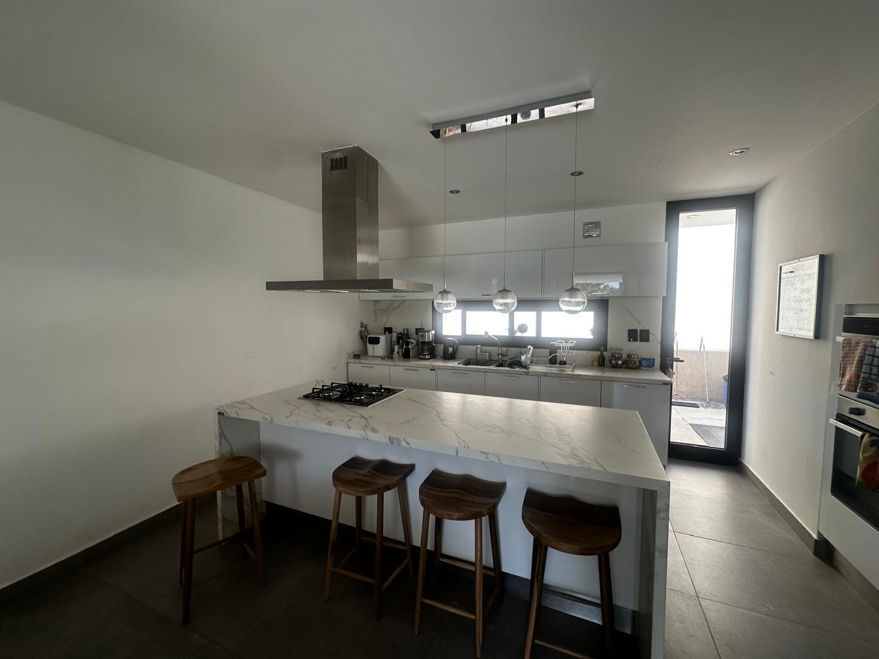 7873551_84695767289251838689277058126475186169691909296723857924247847757892422110014