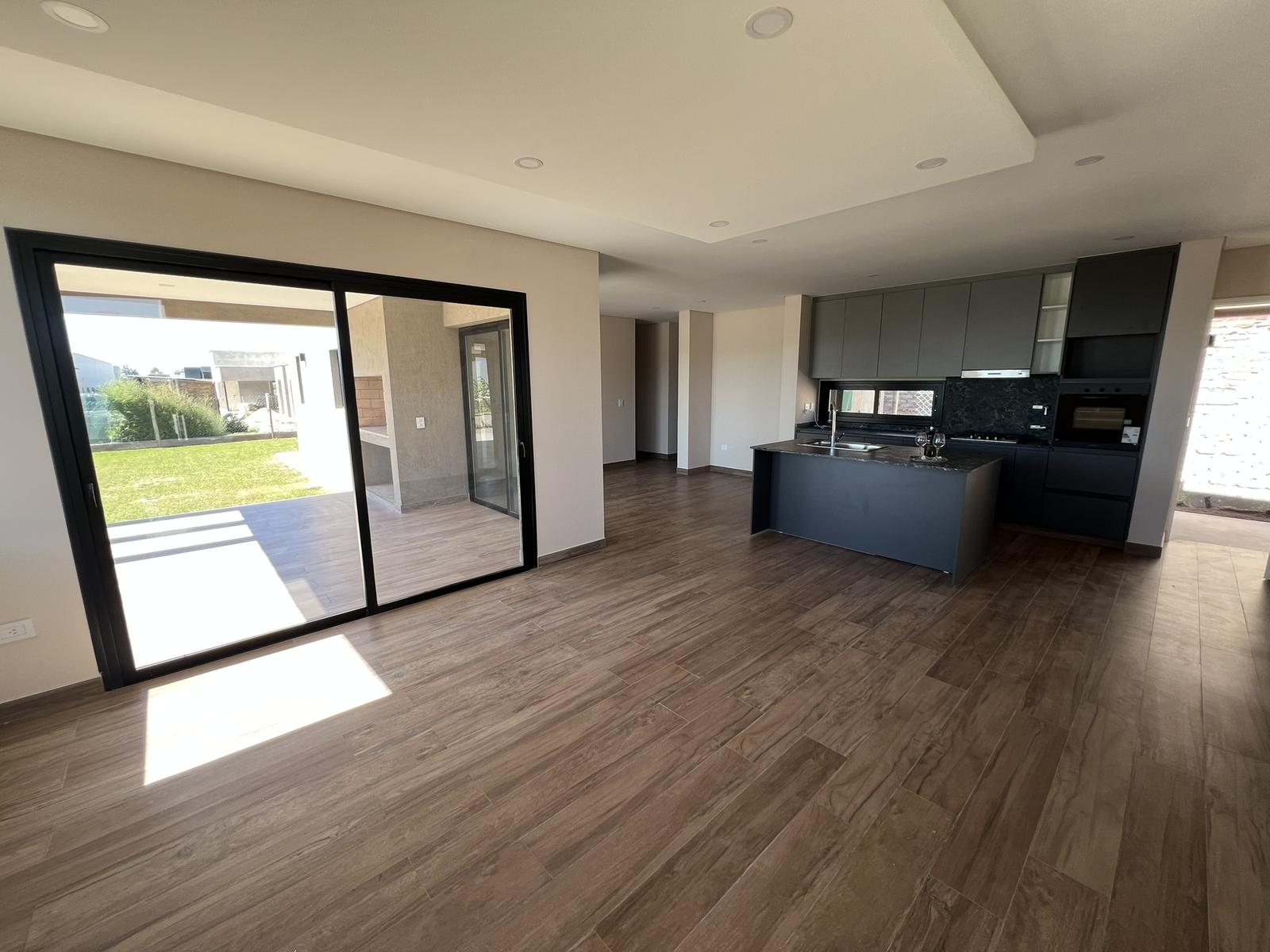 7888445_38472577367241829380786610458773223546790427882409085938648999782488495543493