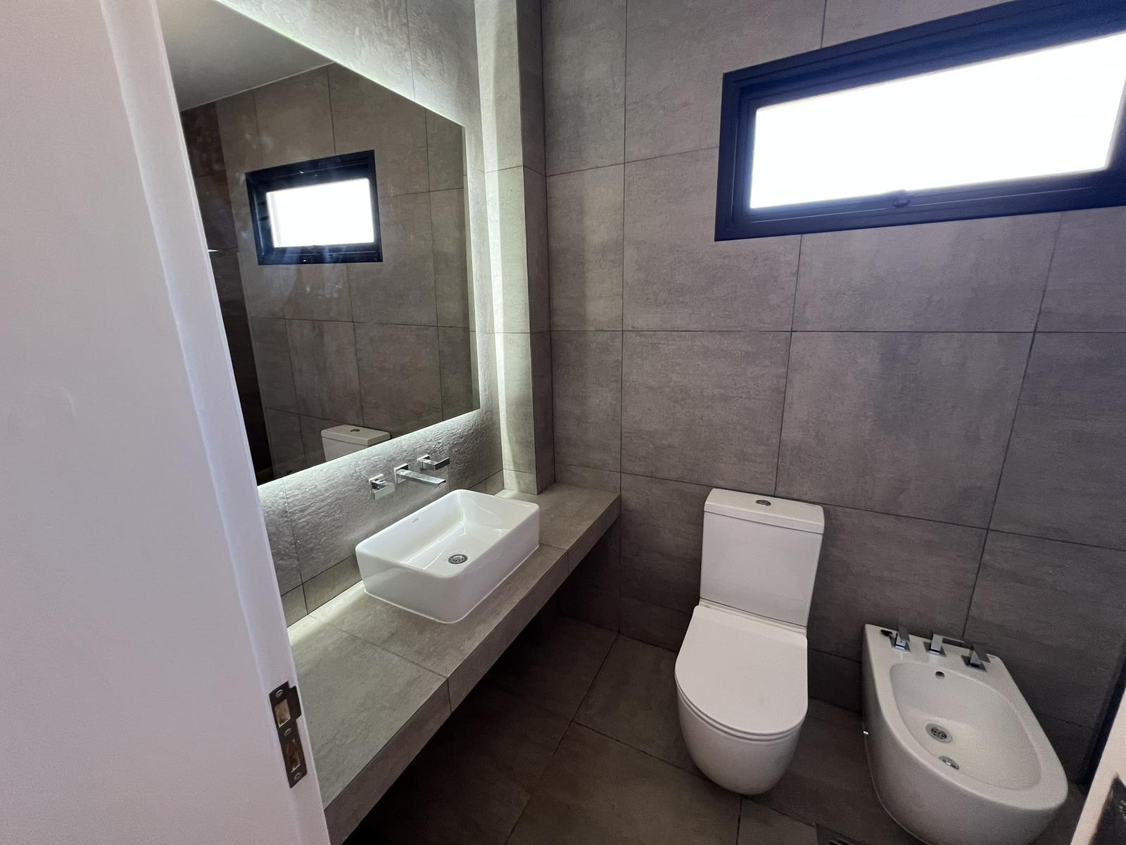 7888445_50349896982164427453569466144434628592840934440400810677632154757133320385329