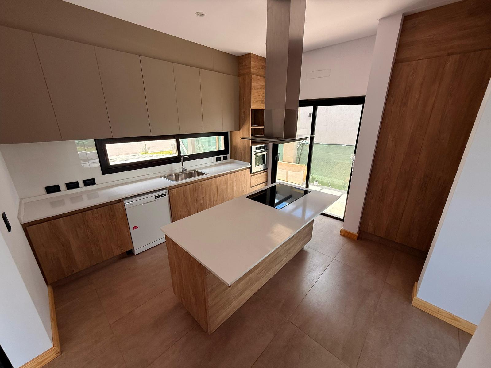 7153473_436392084326027424704146206211680986552022175813581070641293993850366450794