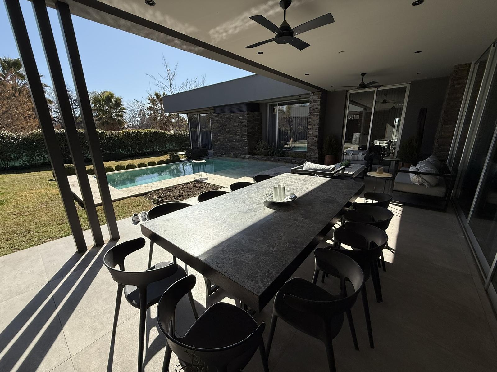 7300130_110709765082771641754704325722825718533813034006236490518611015840597237000855