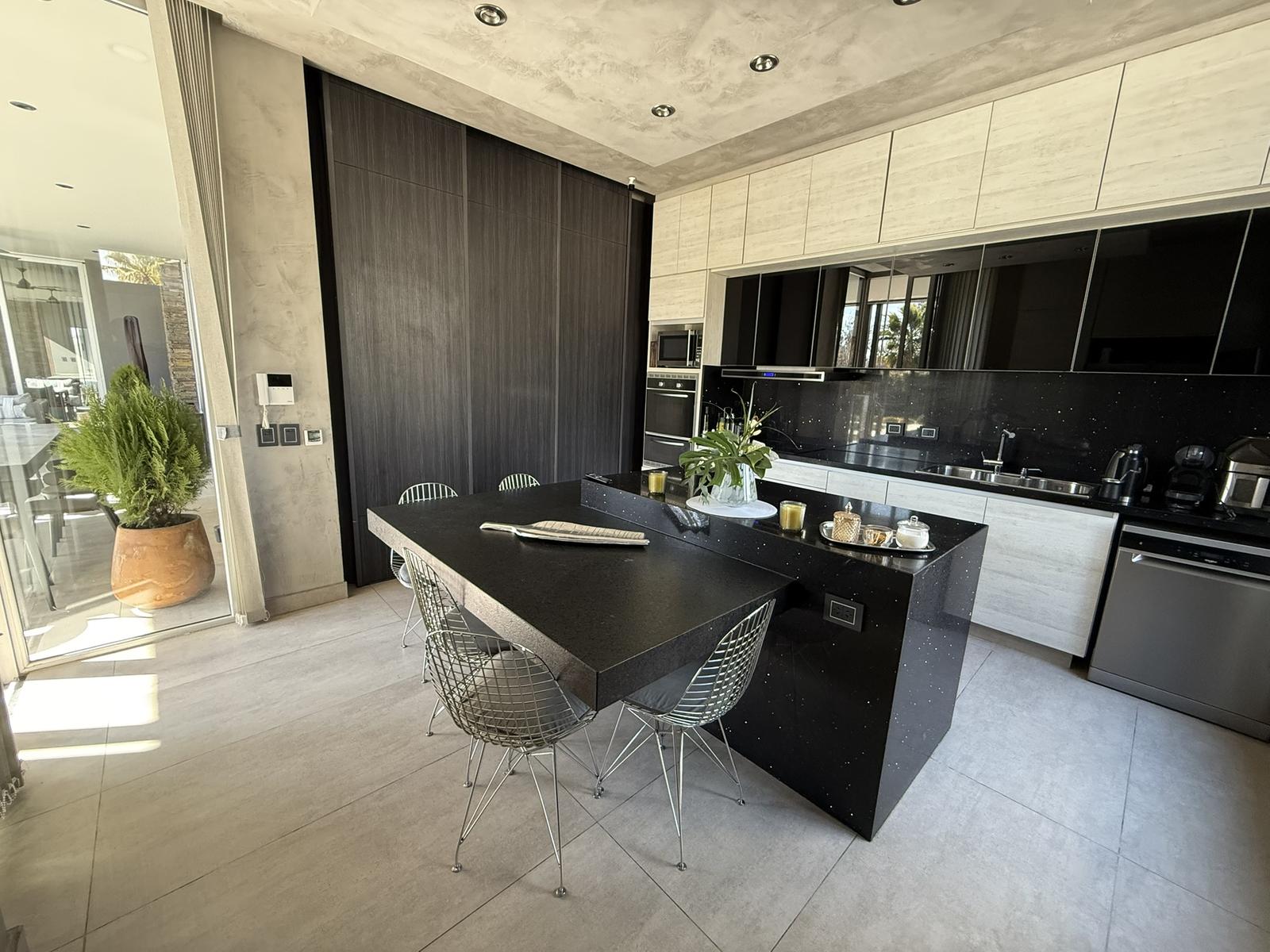 7300130_32208731998151368476546567342112336760205581773196178512968482838095832572684