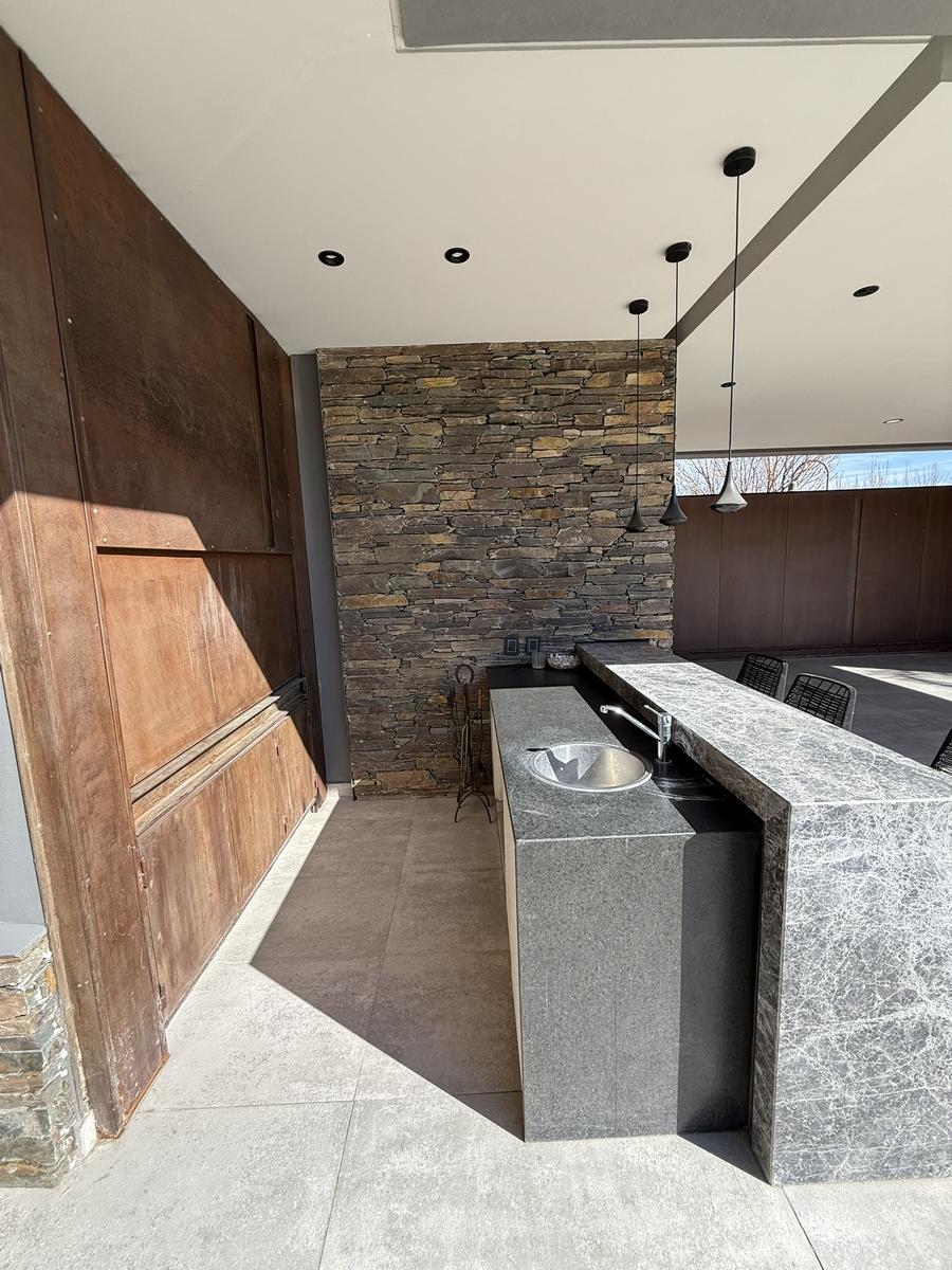 7300130_55350525389299589028457933508810008301143814907731795118611003544809407974549