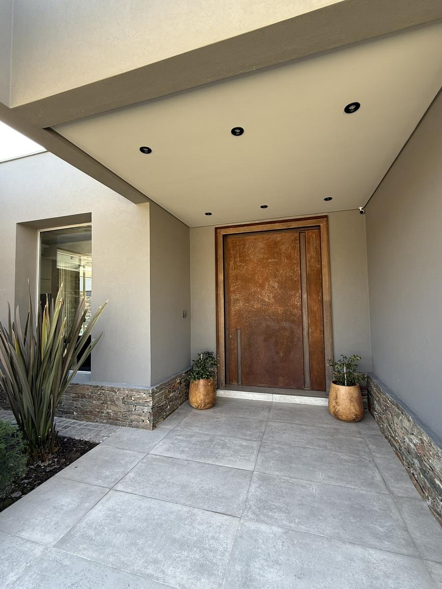 7300130_61030387928024300056943760407570197705123118647189424500982171276322926369933