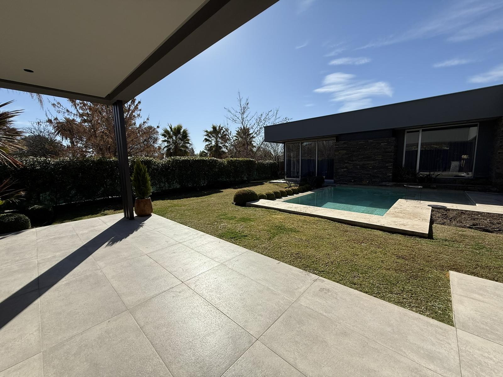 7300130_75173581696606879953104694097503361858855576718610161968814974119988823226787